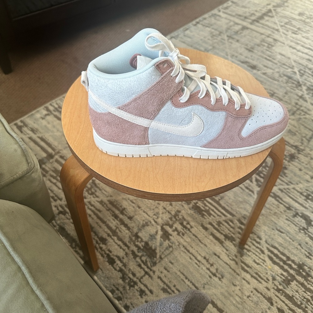 Nike Pink and White Athletic Shoes - Picture 3 of 10